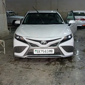 Toyota Camry 2022