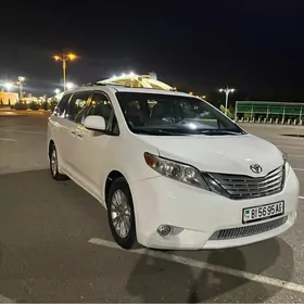 Toyota Sienna 2011