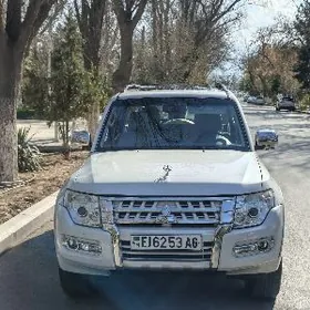 Mitsubishi Pajero 2014