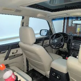 Mitsubishi Pajero 2013