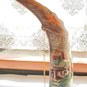 Кувшин и рог