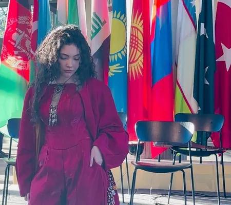 Türkmen modelýeri ÝUNESKO-nyň edara binasynda lybaslar toplumyny görkezdi