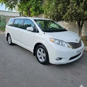 Toyota Sienna 2011