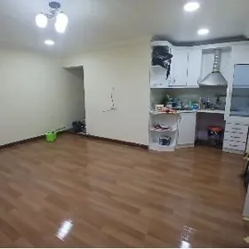 Swaboda Garagum magaziniň öňi