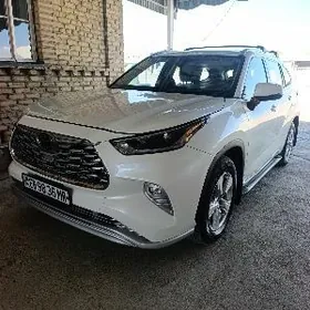 Toyota Highlander 2021