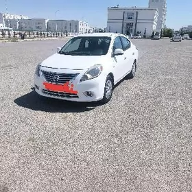 Nissan Versa 2012