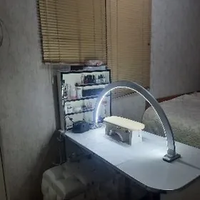 маникюрный стол