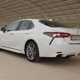 Toyota Camry 2021