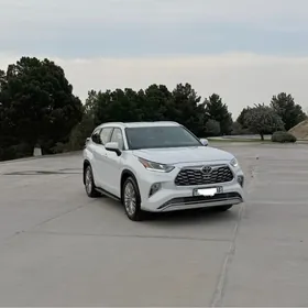 Toyota Highlander 2022
