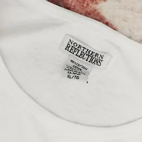 Белая новая футболка