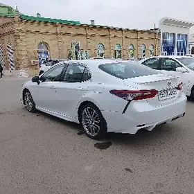 Toyota Camry 2021