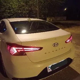 Hyundai Elantra 2020