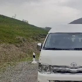 Toyota Hiace 2012