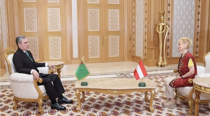 Гурбангулы Бердымухамедов встретился с главой Туркмено-австрийского общества