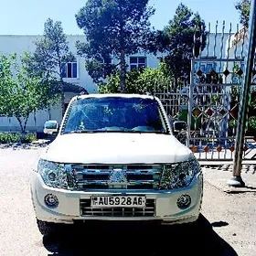 Mitsubishi Pajero 2014