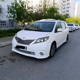 Toyota Sienna 2016