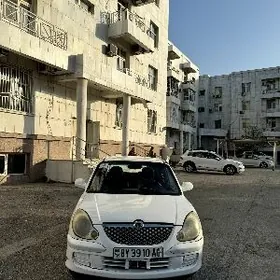 Daihatsu Sirion 2003