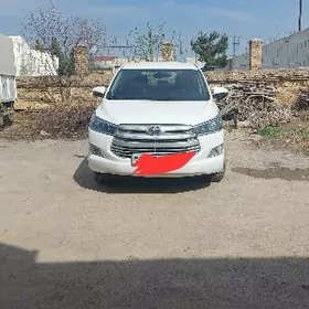 Toyota Innova 2021