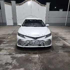 Toyota Camry 2021