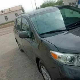Toyota Sienna 2010