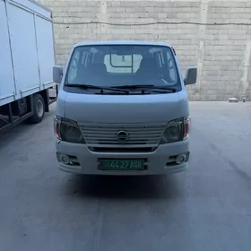 Nissan Urvan 2010