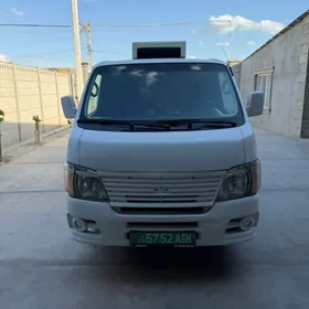 Nissan Urvan 2008