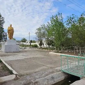 Satlyk zdanya (bina) gyssagly