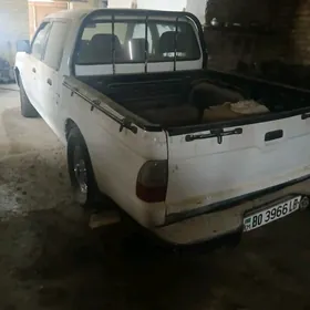 Mitsubishi Delica 2005