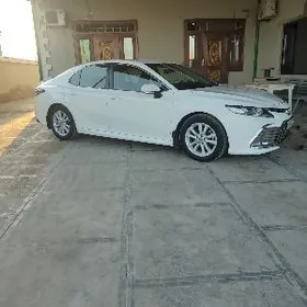 Toyota Camry 2021