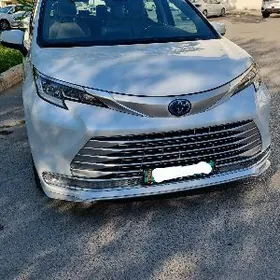 Toyota Sienna 2022