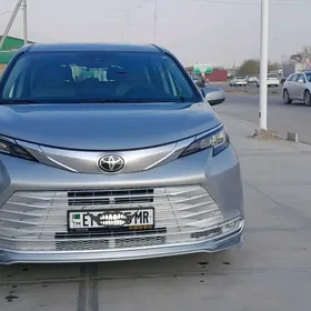 Toyota Sienna 2022