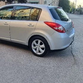 Nissan Tiida 2009