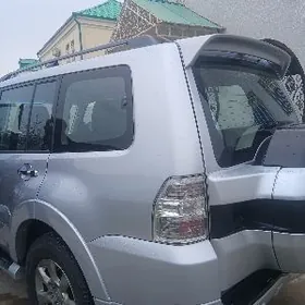 Mitsubishi Pajero 2015