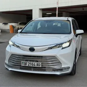 Toyota Sienna 2021
