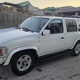 Nissan Pathfinder 1995