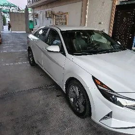 Hyundai Elantra 2022