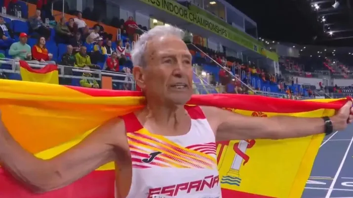 90 ýaşly ýeňil atletikaçy iki sany dünýä rekordyny goýdy