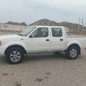 Nissan Navara 2010