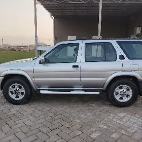 Nissan Pathfinder 2000