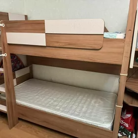 Даухярусная кровать со столом