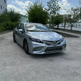 Toyota Camry 2022
