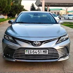 Toyota Camry 2021