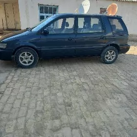 Mitsubishi Chariot 1995