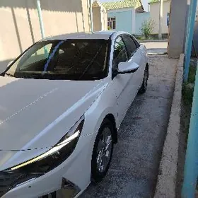 Hyundai Elantra 2022