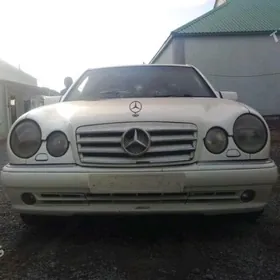 Mercedes-Benz E320 1996