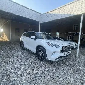 Toyota Highlander 2021