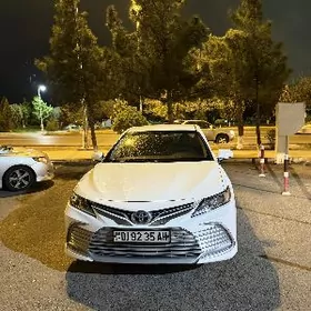 Toyota Camry 2021