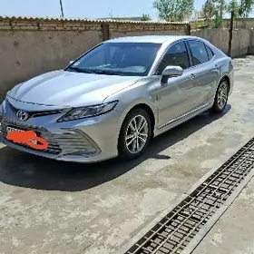 Toyota Camry 2023