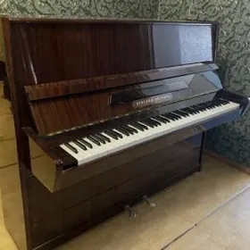 Пианино красный октябрь