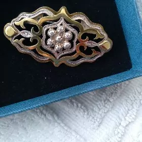 Gyzyl çaýlan kümüş broşka